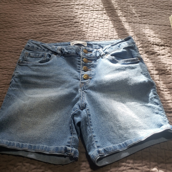 Kut from the Kloth Artisan of NY Pants - Two pair of cute ladies denim shorts size 8-PM1